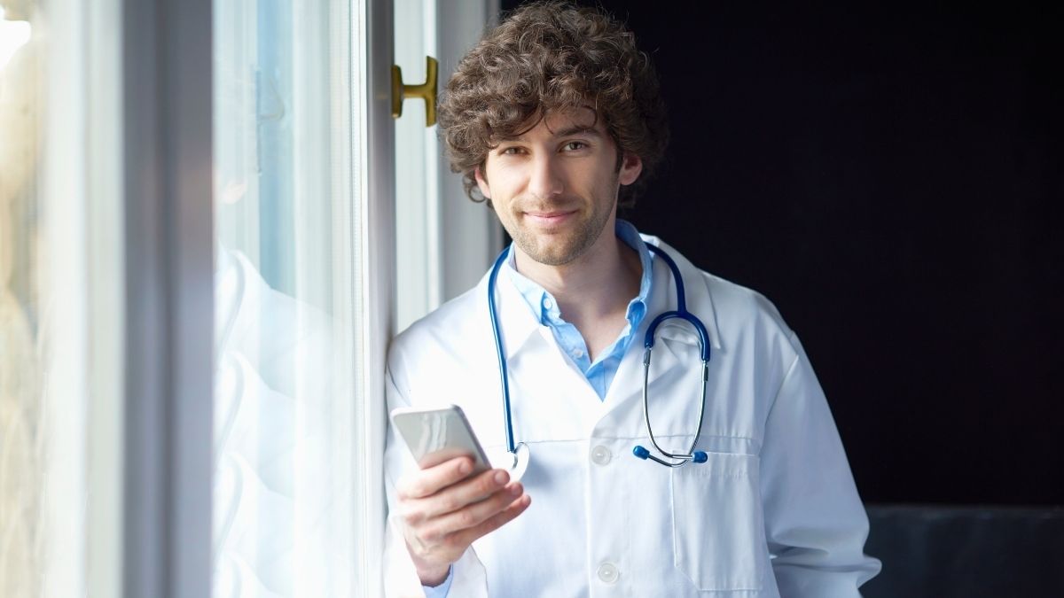 How to Choose a Healthcare Messaging App For Hospitals & Doctors?